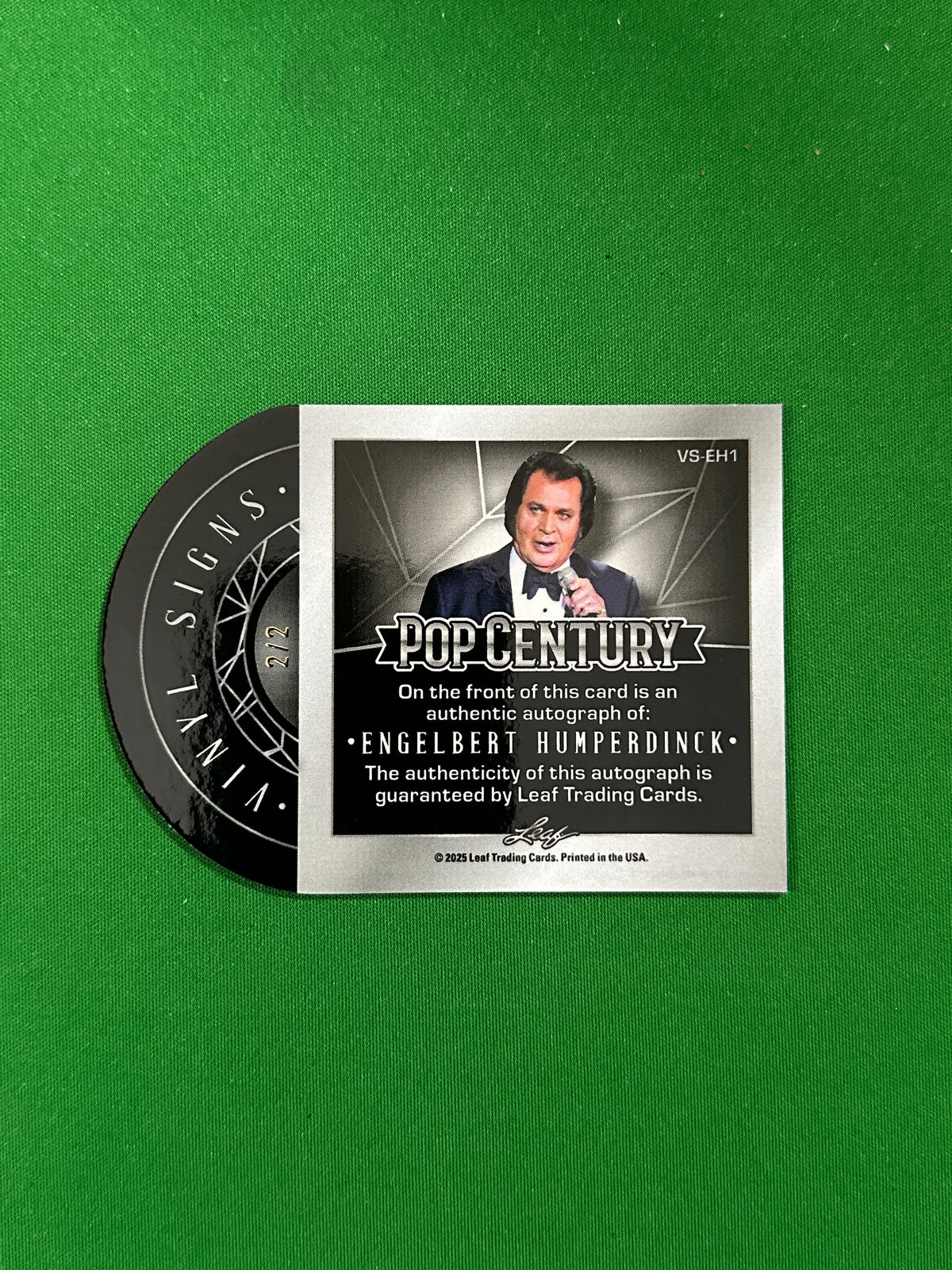 Engelbert Humperdinck Vinyl Signs Autograph 2/2 - Leaf Pop Century 2025 - back