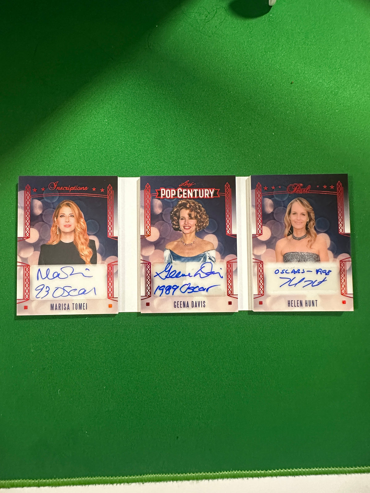 Marisa Tomei & Geena Davis & Helen Hunt Pearl Inscriptions Booklet Triple Autograph 4/4 - Leaf Pop Century 2025 - inside-open