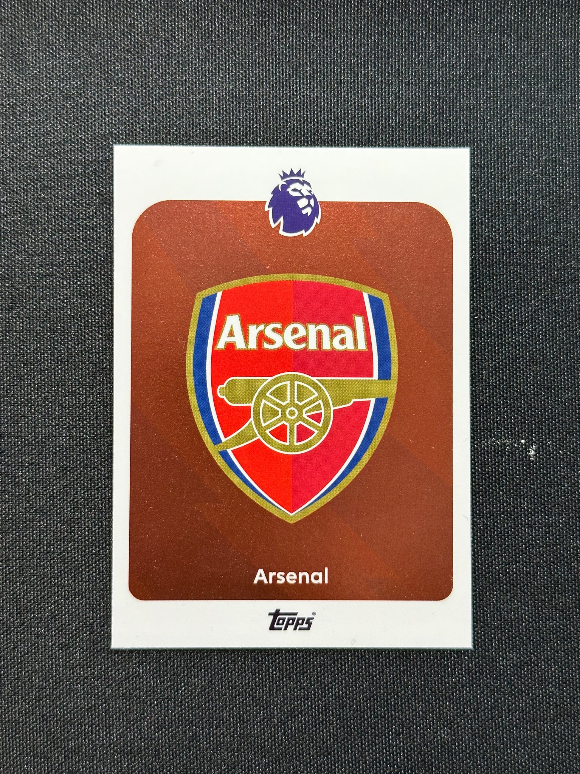 1 Team Badge Arsenal Base - Topps Premier League 2026