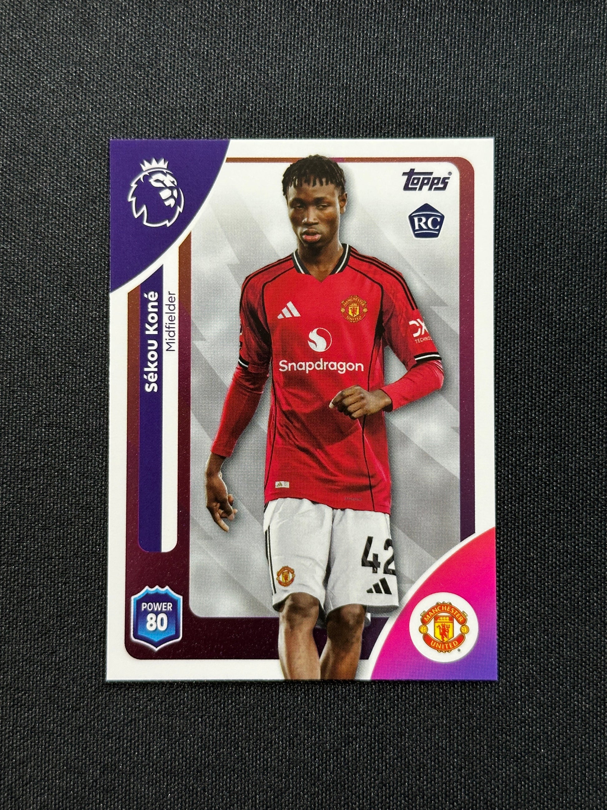 205 Sékou Koné Manchester United Base - Topps Premier League 2026