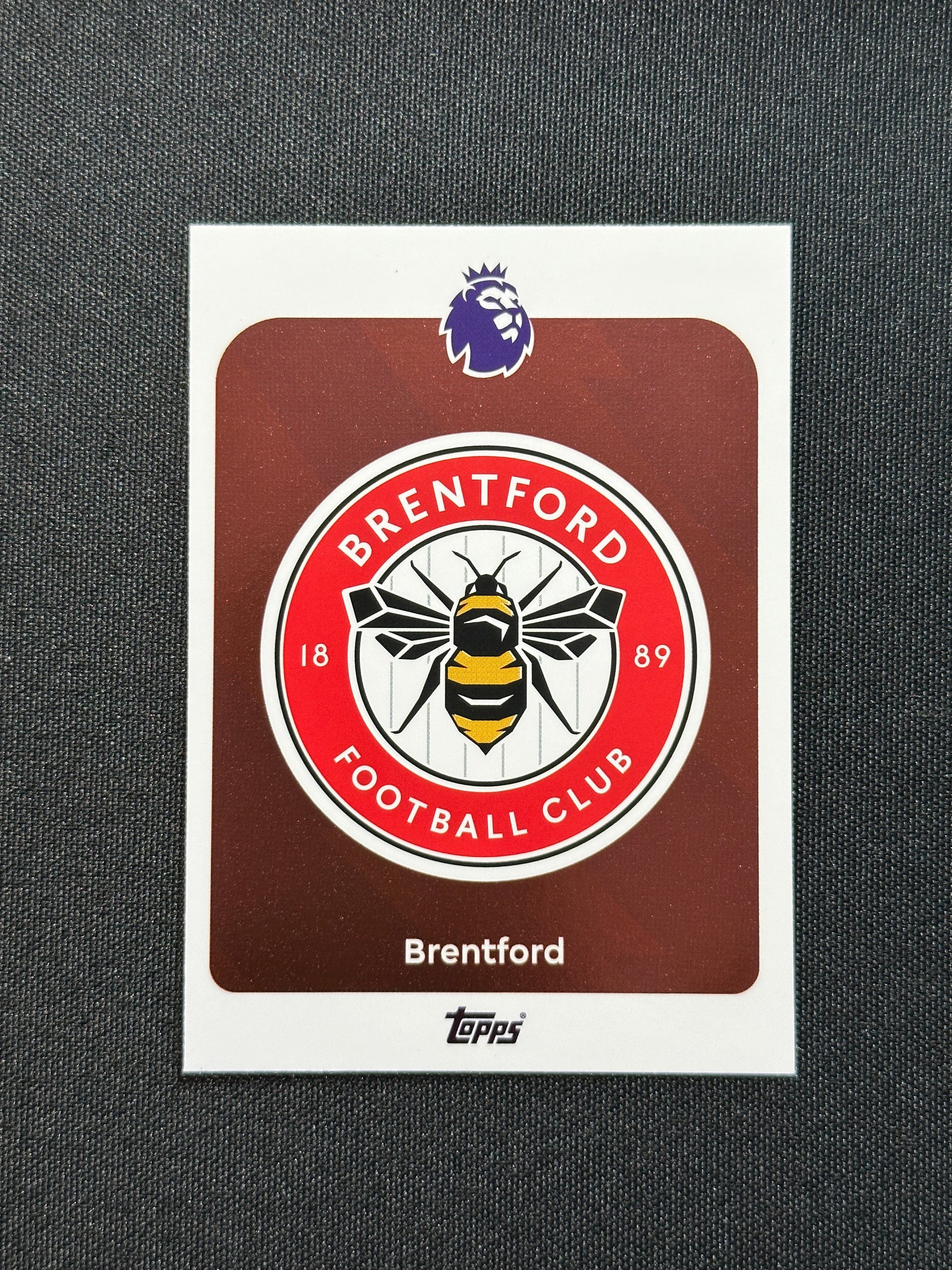 55 Team Badge Brentford Base - Topps Premier League 2026