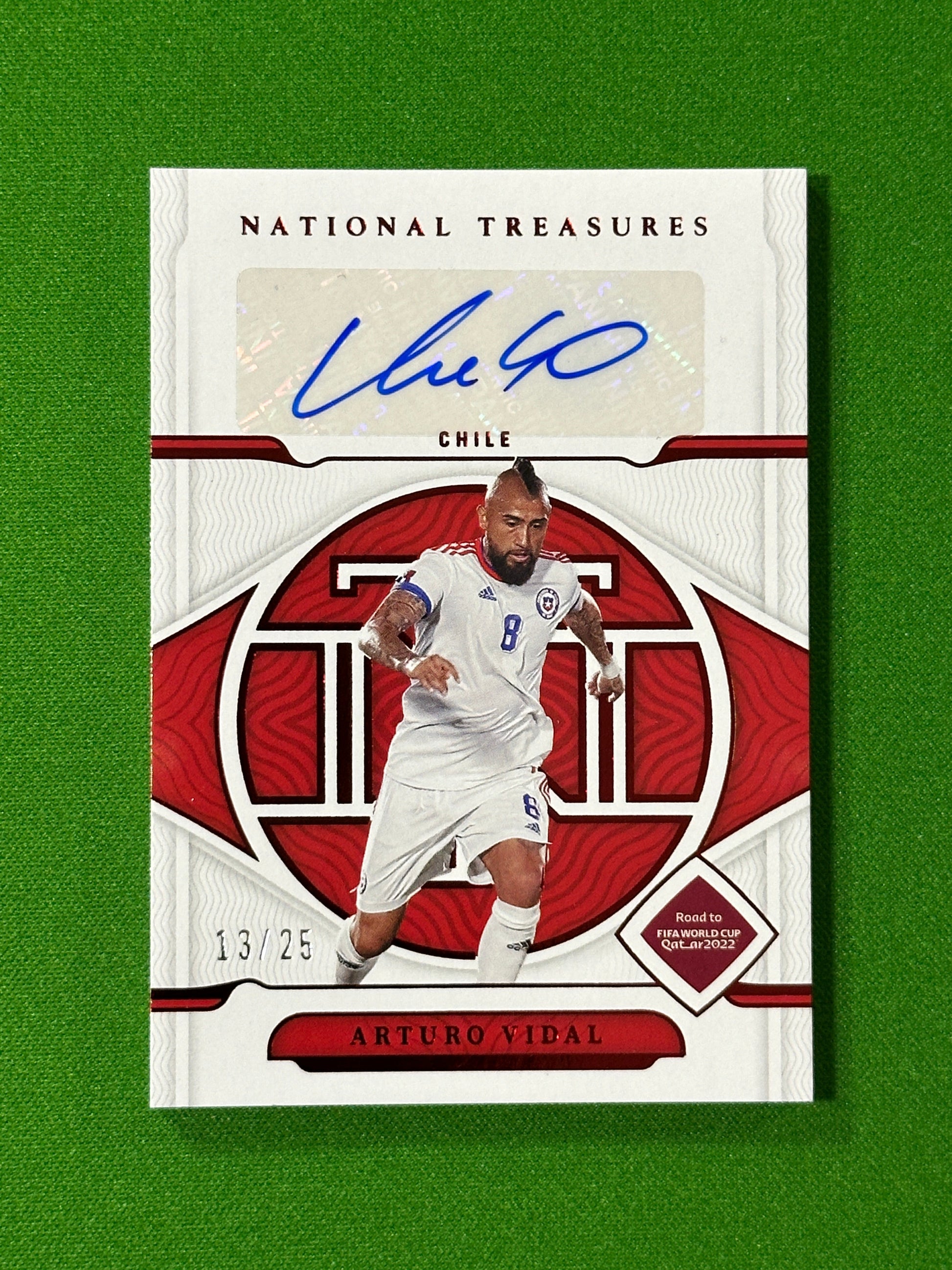 Arturo Vidal Autograph 13/25 - Chile - Panini National Treasures World Cup 2022