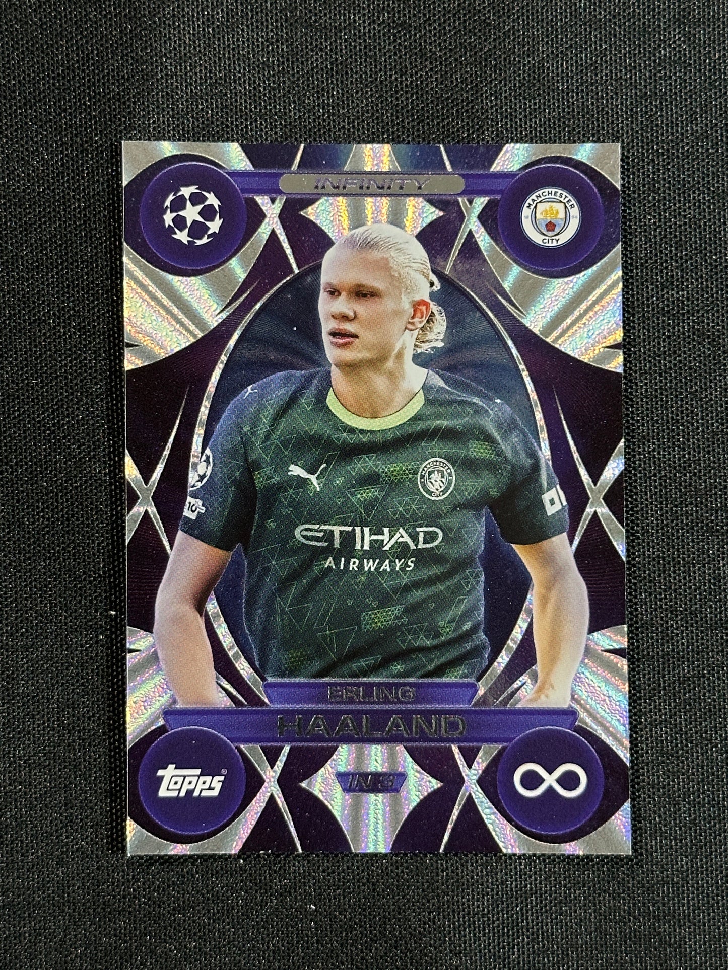 IN 3 Erling Haaland Manchester City Infinity - Topps Match Attax 2025/26