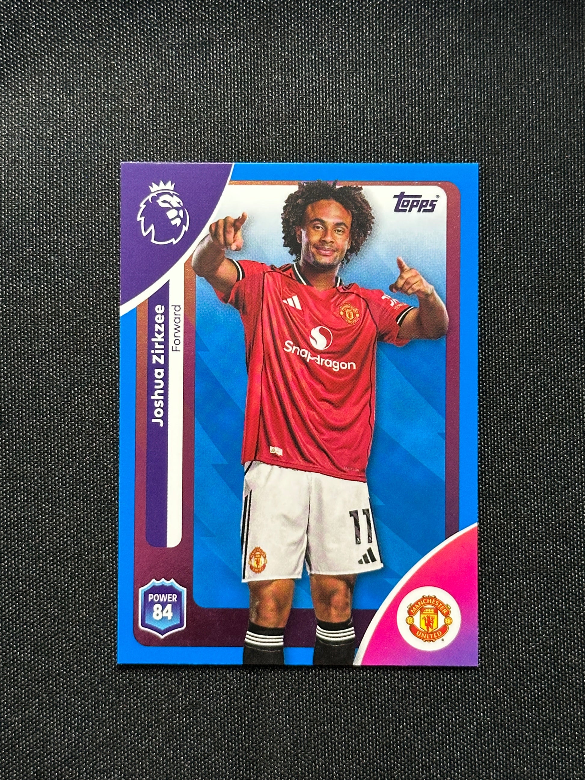 Joshua Zirkzee Blue Parallel Base - Topps Premier League 2026