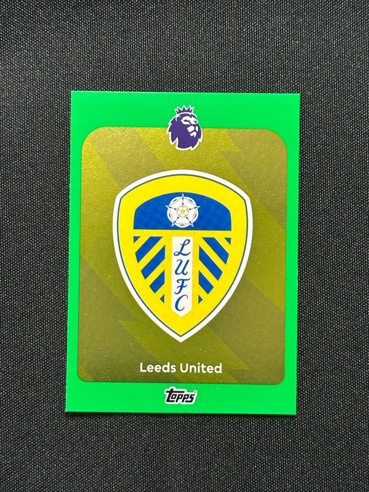 Leeds United Badge Green Parallel Base - Topps Premier League 2026
