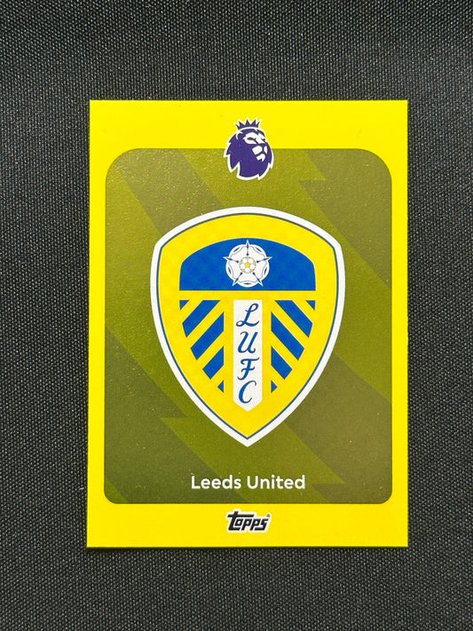 Leeds United Badge Yellow Parallel Base - Topps Premier League 2026