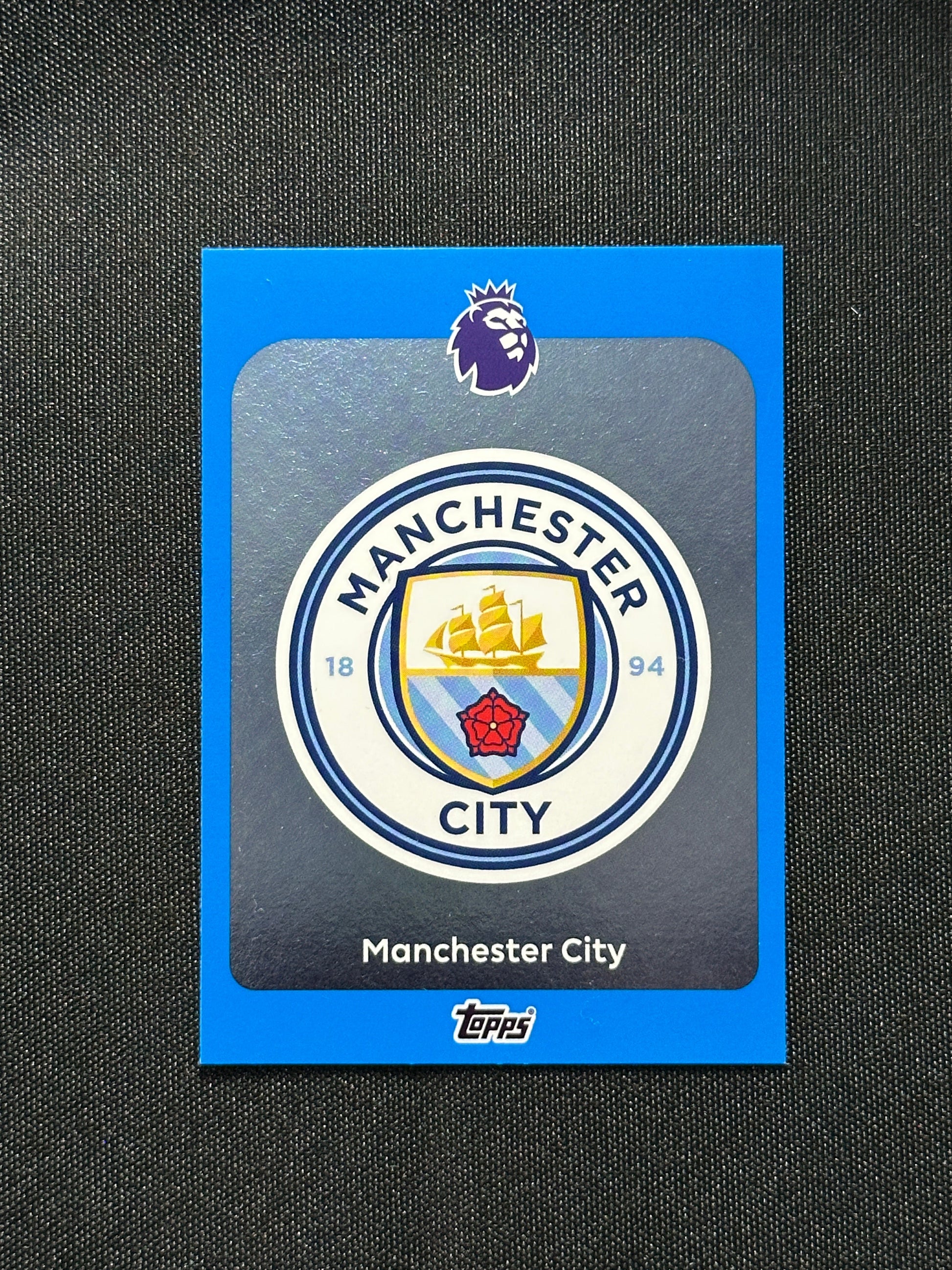 Manchester City Badge Blue Parallel Base - Topps Premier League 2026