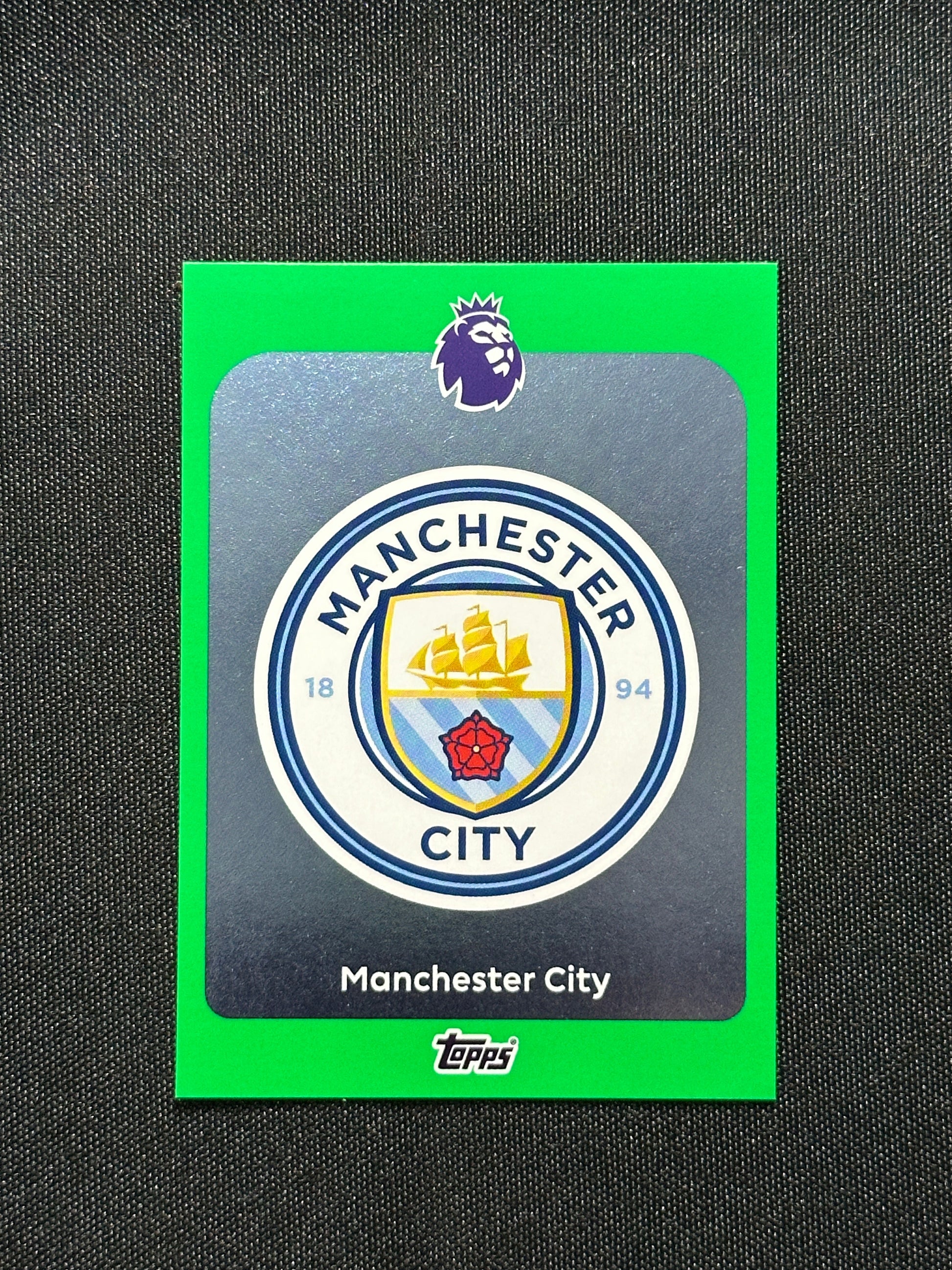Manchester City Badge Green Parallel Base - Topps Premier League 2026