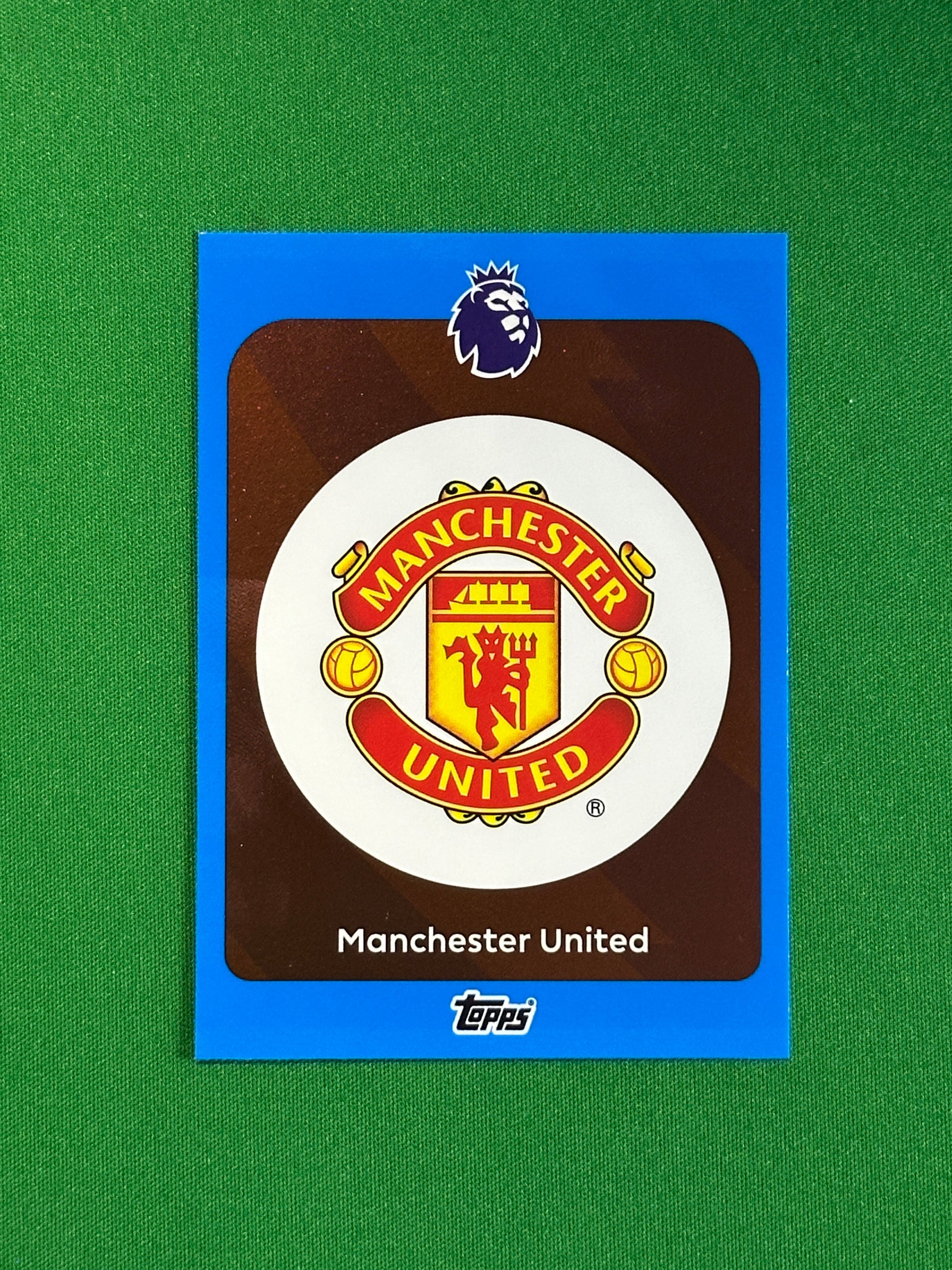 Manchester United Badge Blue Parallel Base - Topps Premier League 2026