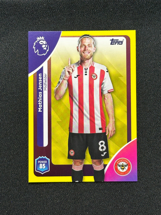 Mathias Jensen Yellow Parallel Base - Topps Premier League 2026