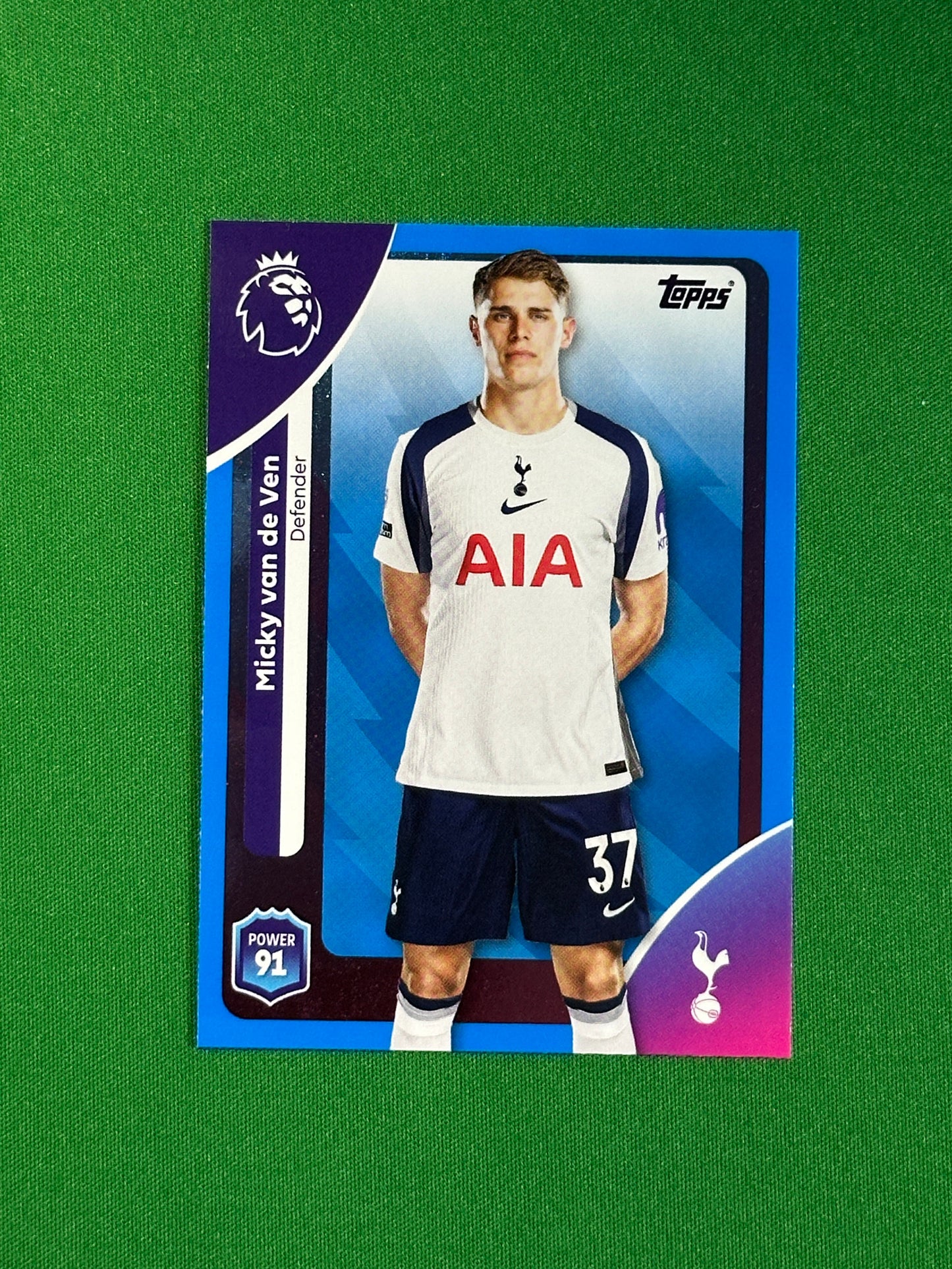 Micky van de Ven Blue Parallel Base - Topps Premier League 2026