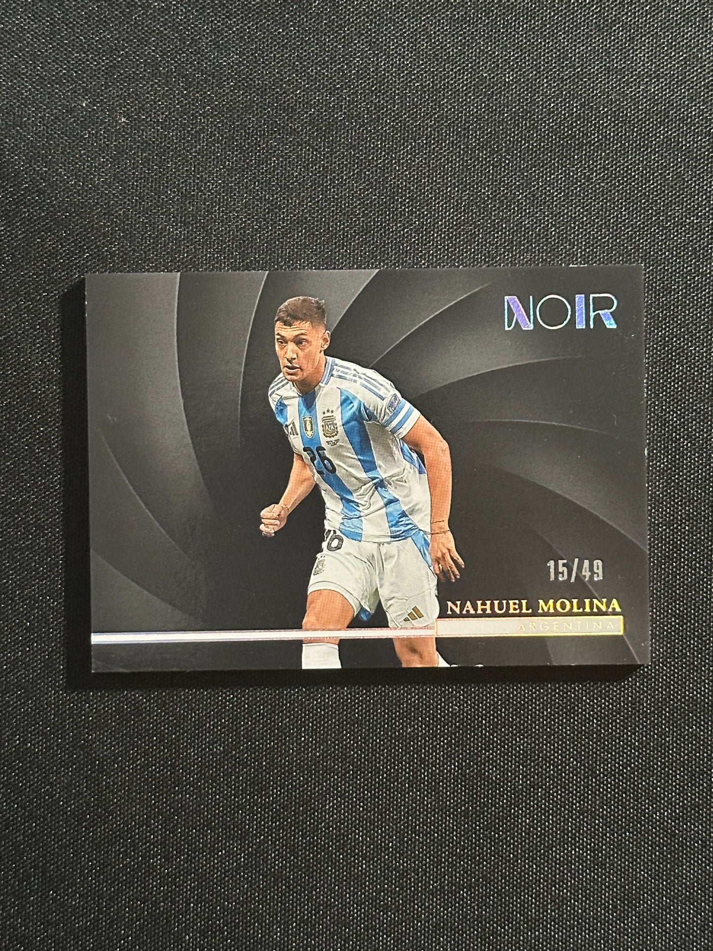 Nahuel Molina Numbered Parallel 15/49 - Panini Noir 2024/25