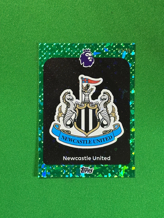 Newcastle Badge Numbered Parallel 27/99 - Topps Premier League 2026