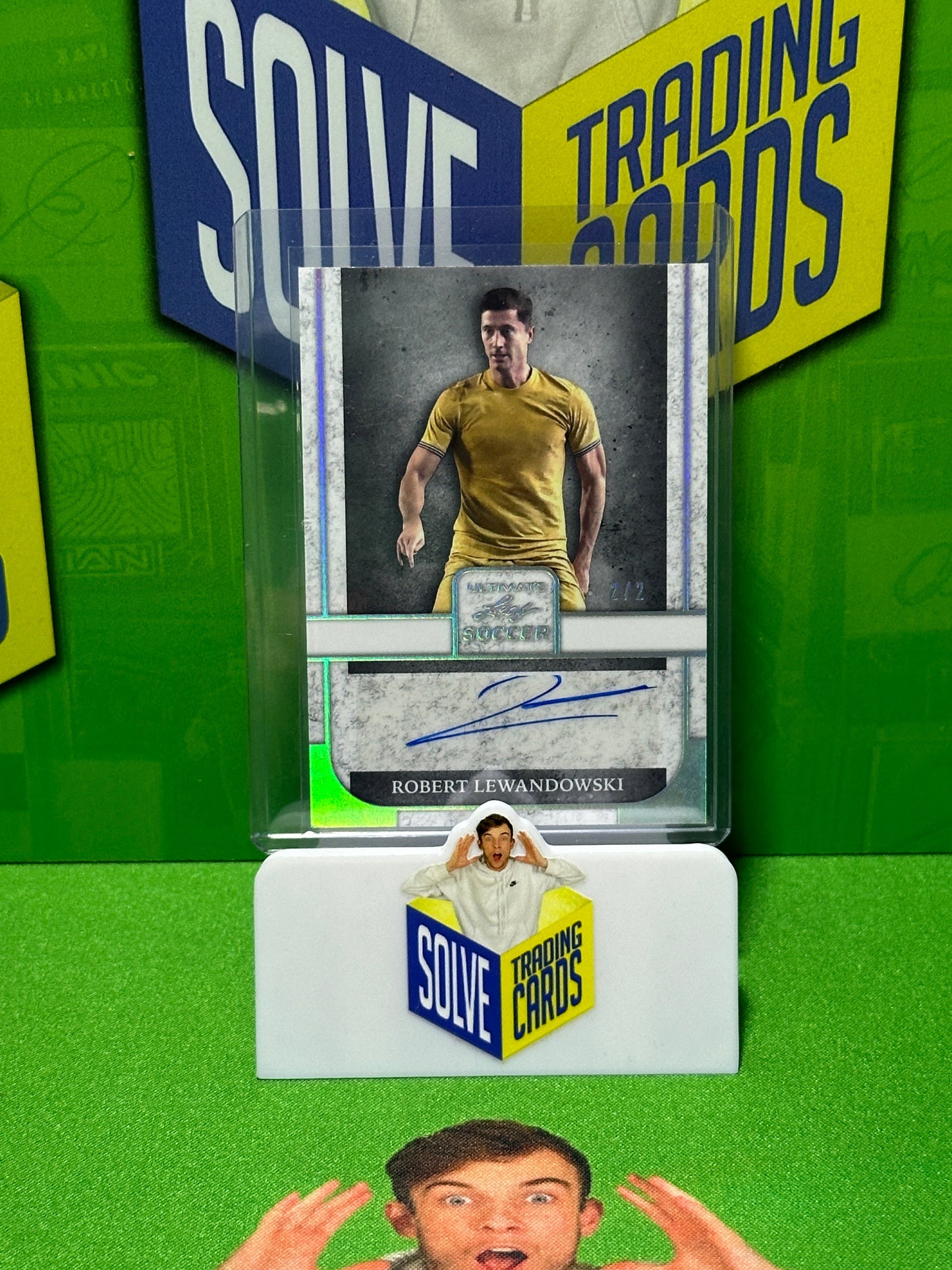 Robert-Lewandowski-Autograph-2-2-Leaf-Ultimate-Soccer-2022