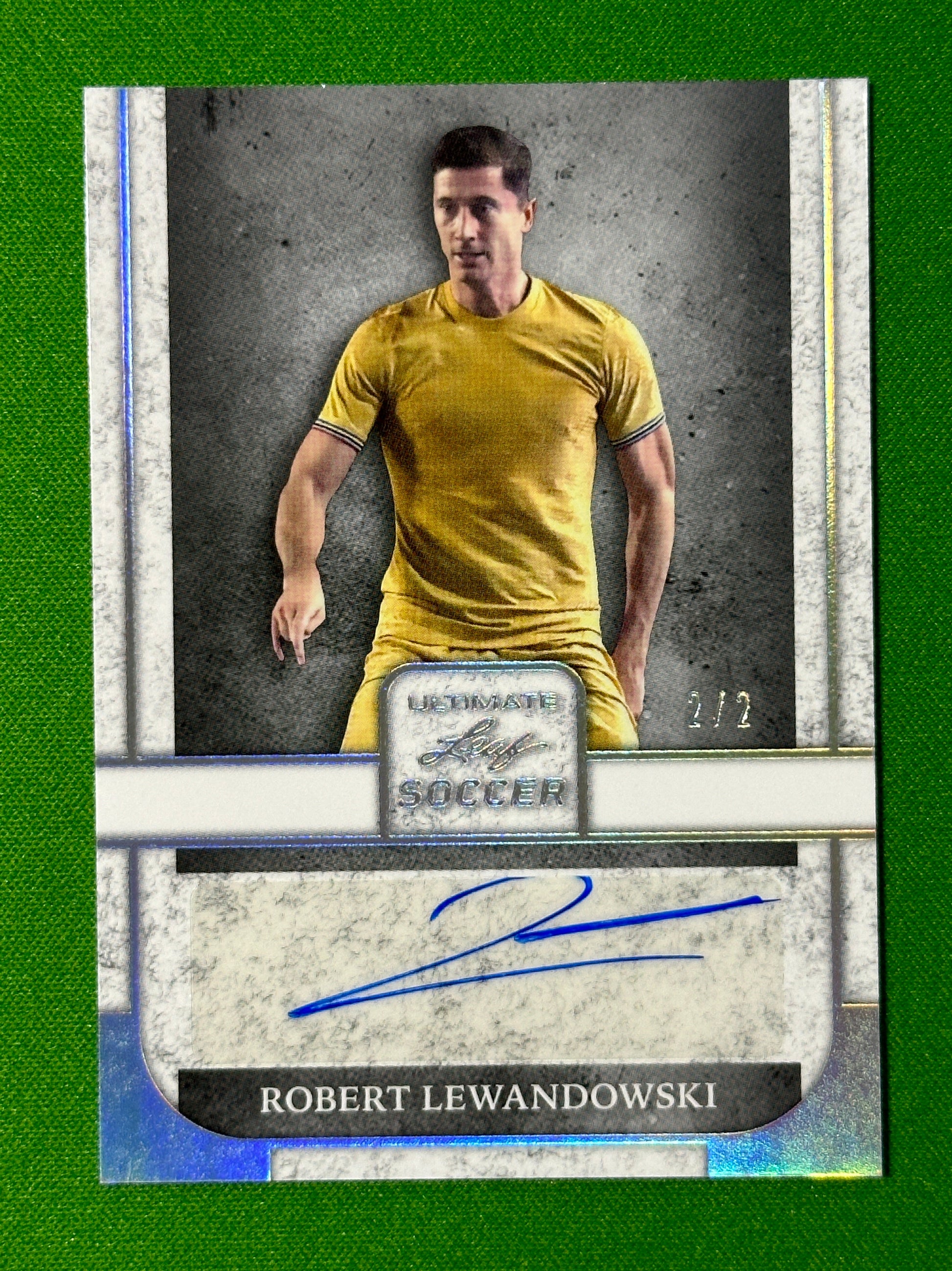 Robert-Lewandowski-Autograph-2-2-Leaf-Ultimate-Soccer-20222
