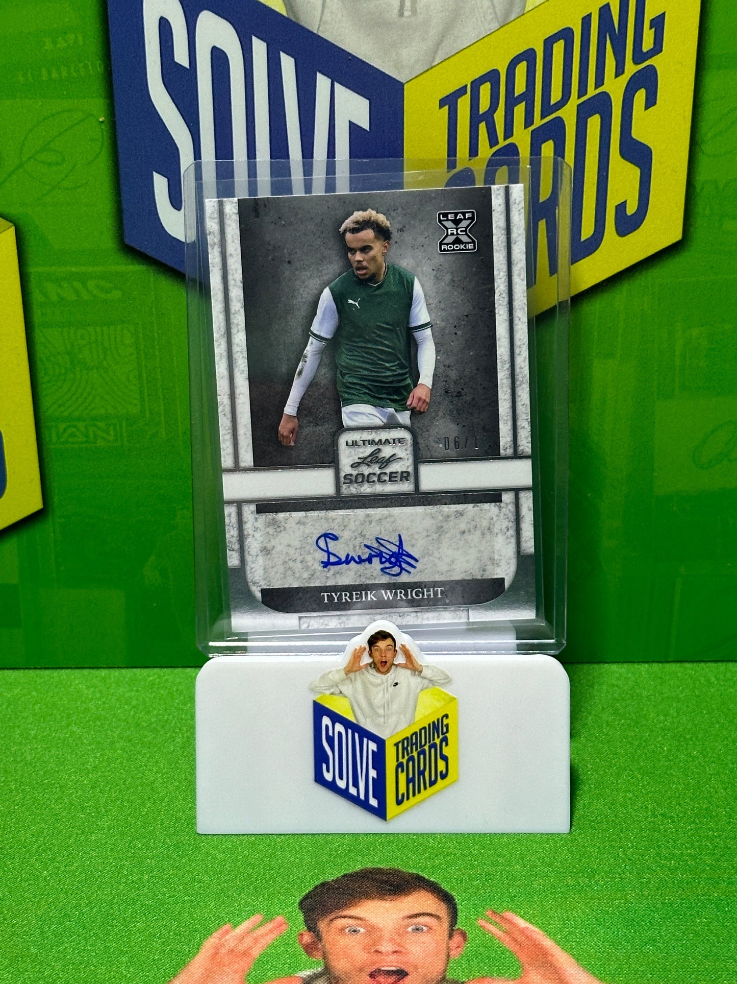 Tyreik-Wright-Autograph-06-18-Rookie-Leaf-Ultimate-Soccer-2022