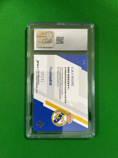 Luka Modrić On-Card Autograph Silver 07/32 - 2024-25 DAKA Real Madrid (CGC 8.5 NM/Mint+) - back