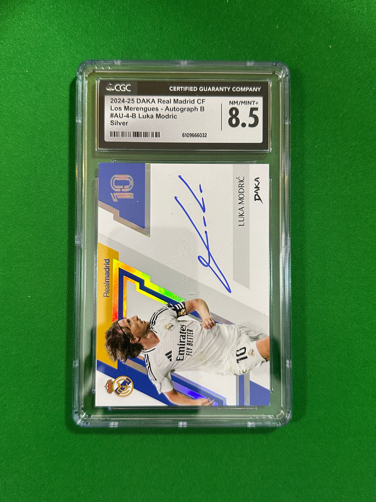 Luka Modrić On-Card Autograph Silver 07/32 - 2024-25 DAKA Real Madrid (CGC 8.5 NM/Mint+) - front