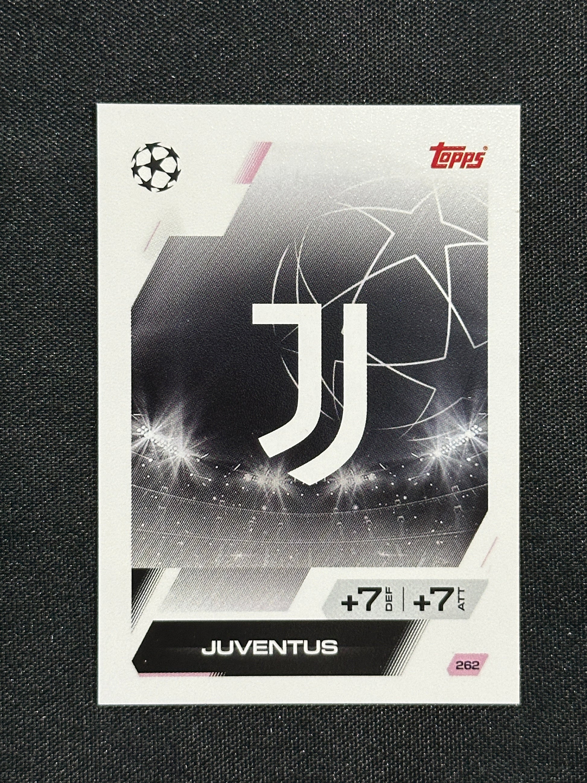 262 Team Badge Juventus Base - Topps Match Attax 2025/26