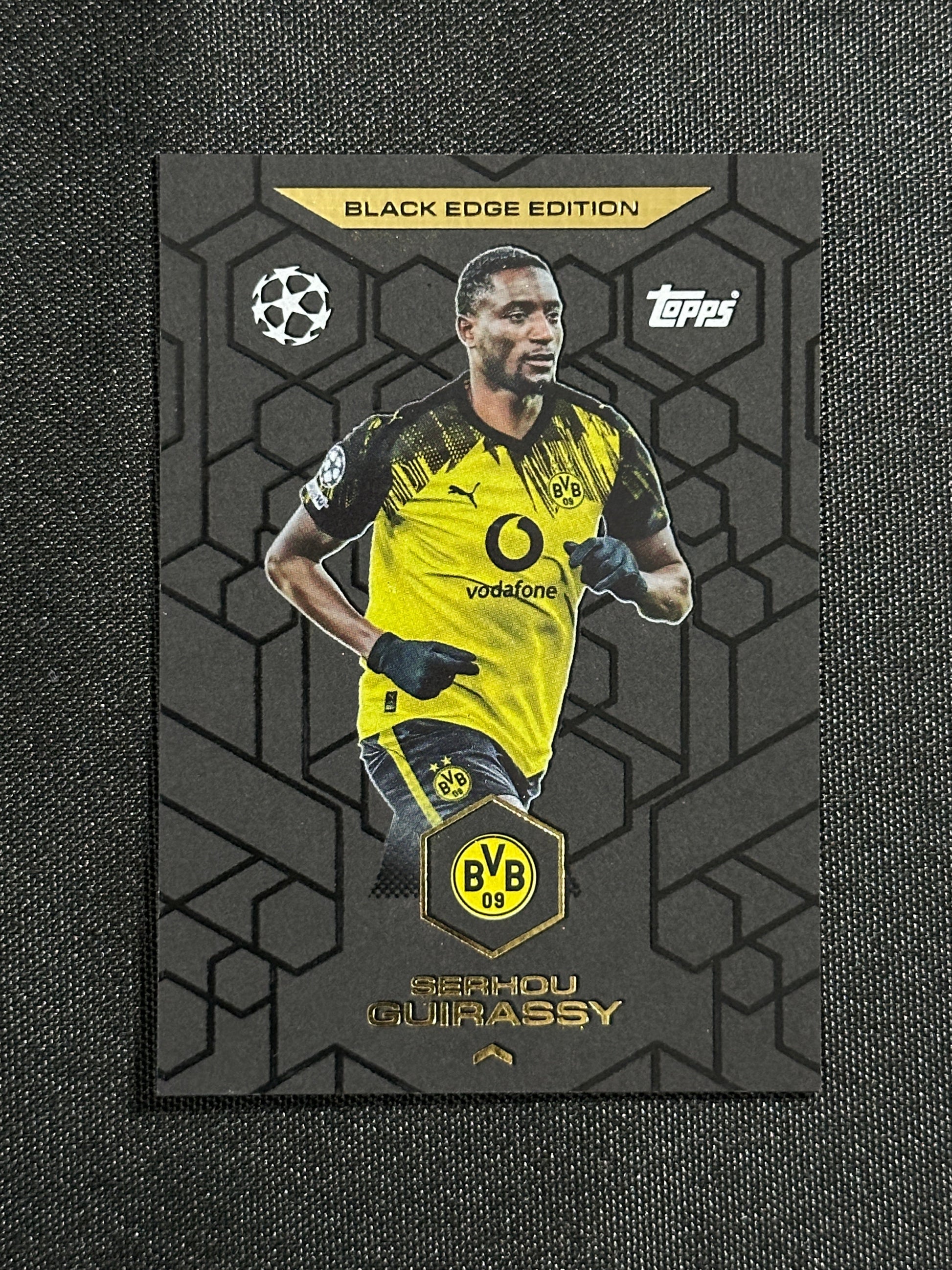BE 7 Seriou Guirassy Borussia Dortmund Black Edge Edition - Topps Match Attax 2025/26