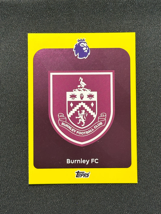 Burnley FC Badge Yellow Parallel Base - Topps Premier League 2026