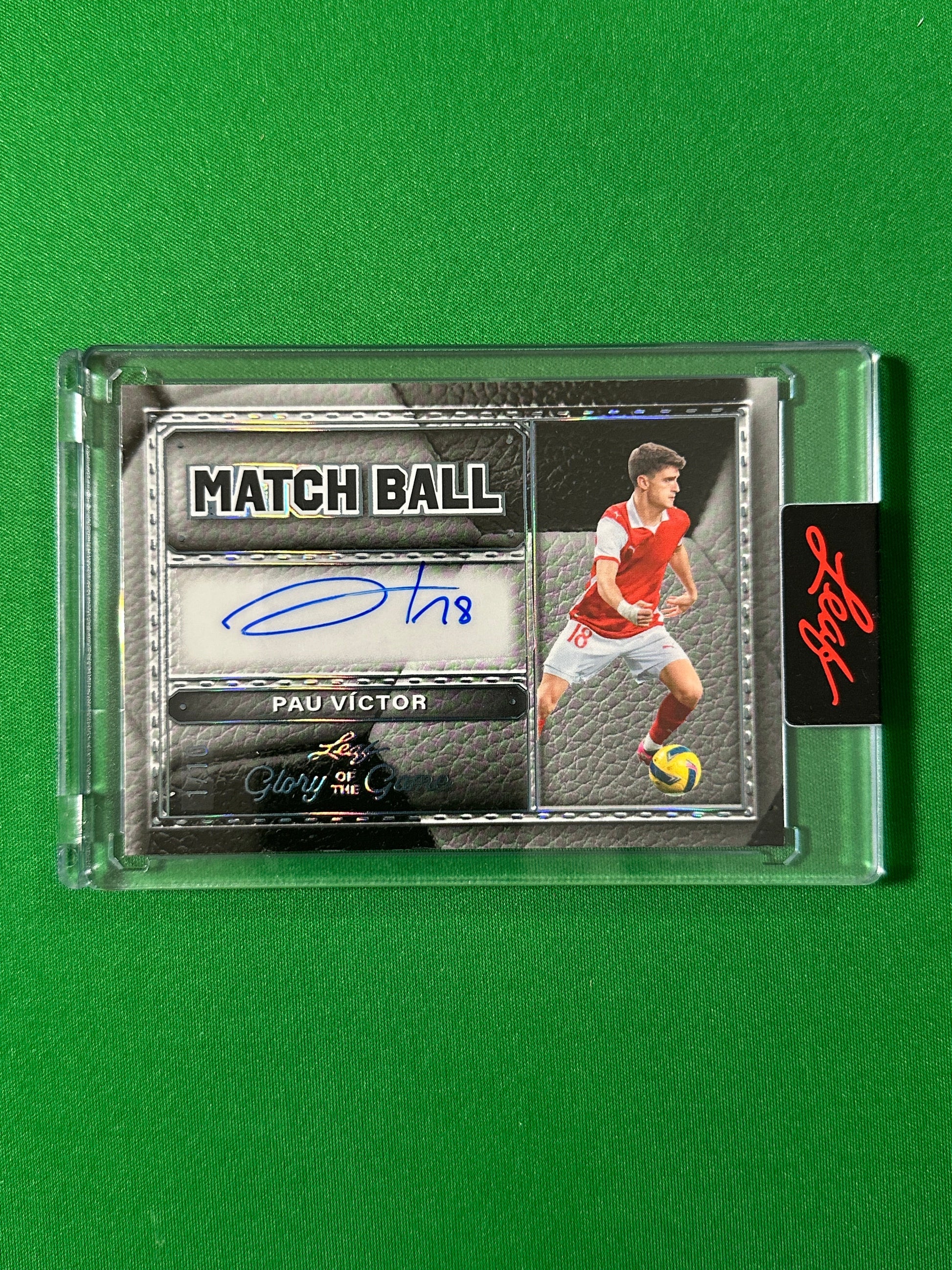 Pau Víctor Autograph 1/10 S.C. Braga Leaf Glory of the Game 2026 football card Front