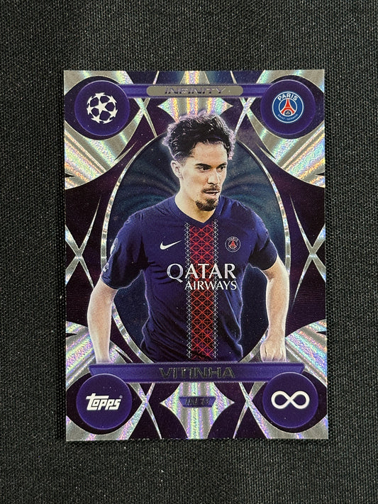 IN 8 Vitinha PSG Infinity - Topps Match Attax 2025/26
