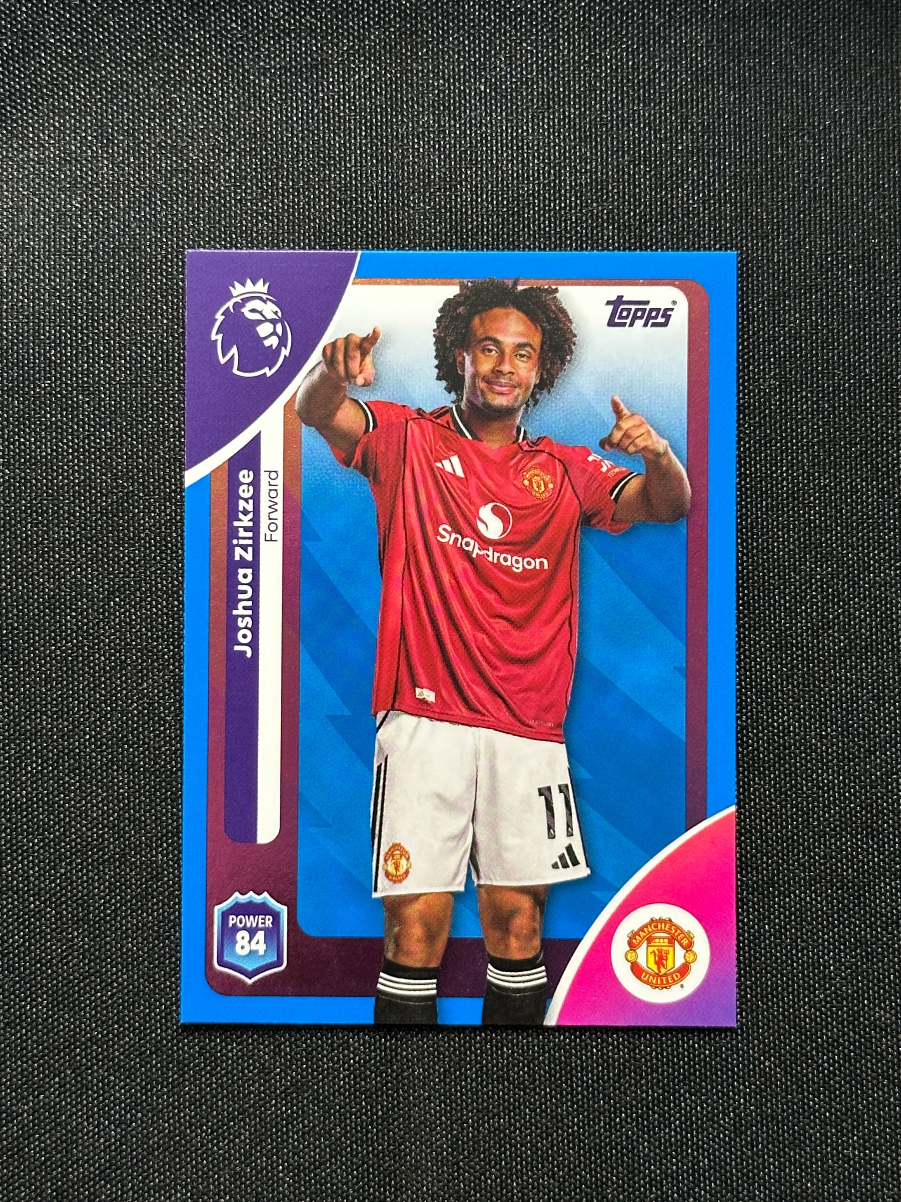 Joshua Zirkzee Blue Parallel Base - Topps Premier League 2026