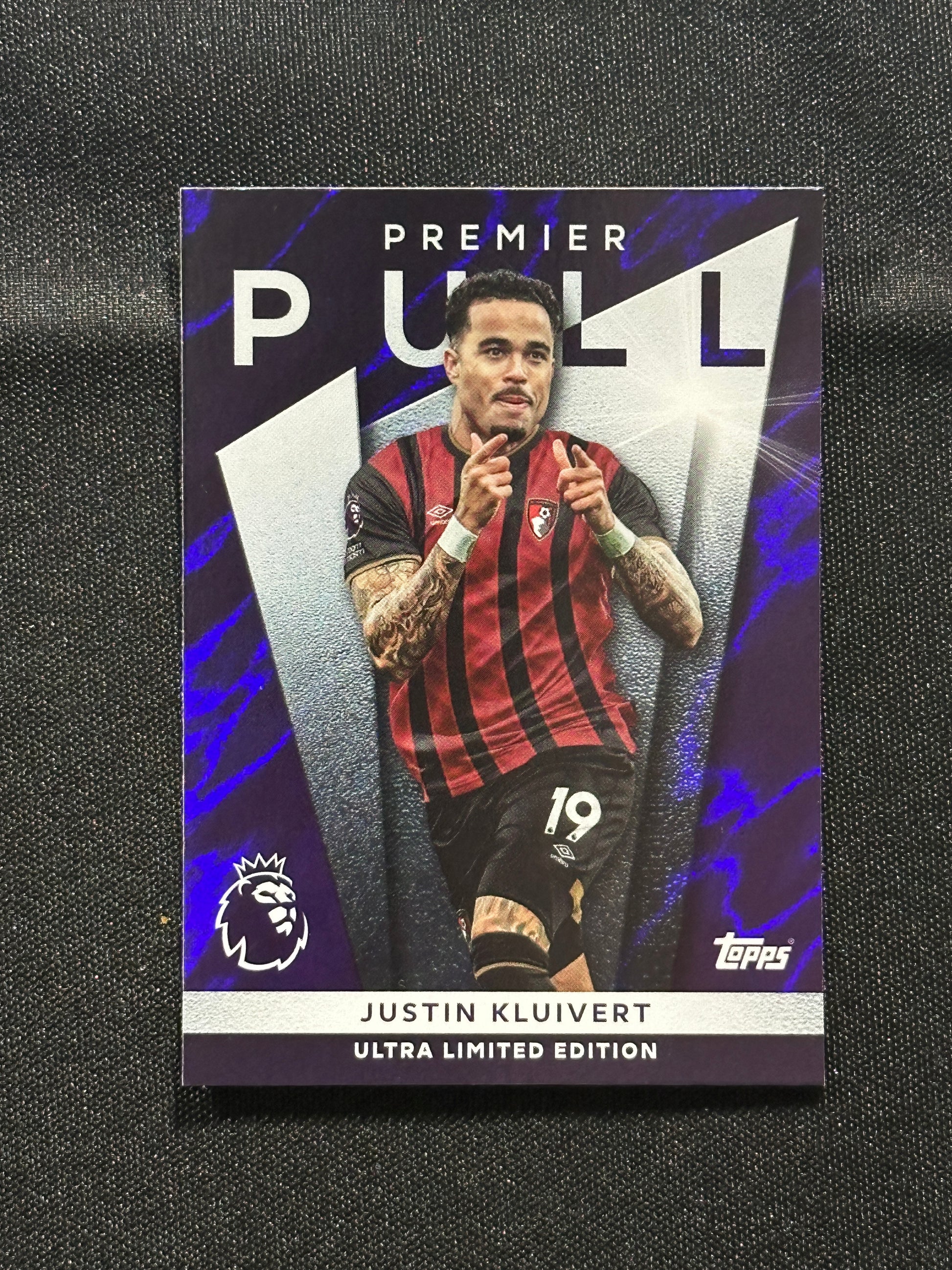 Justin Kluivert Premier Pull Base - Topps Premier League 2026