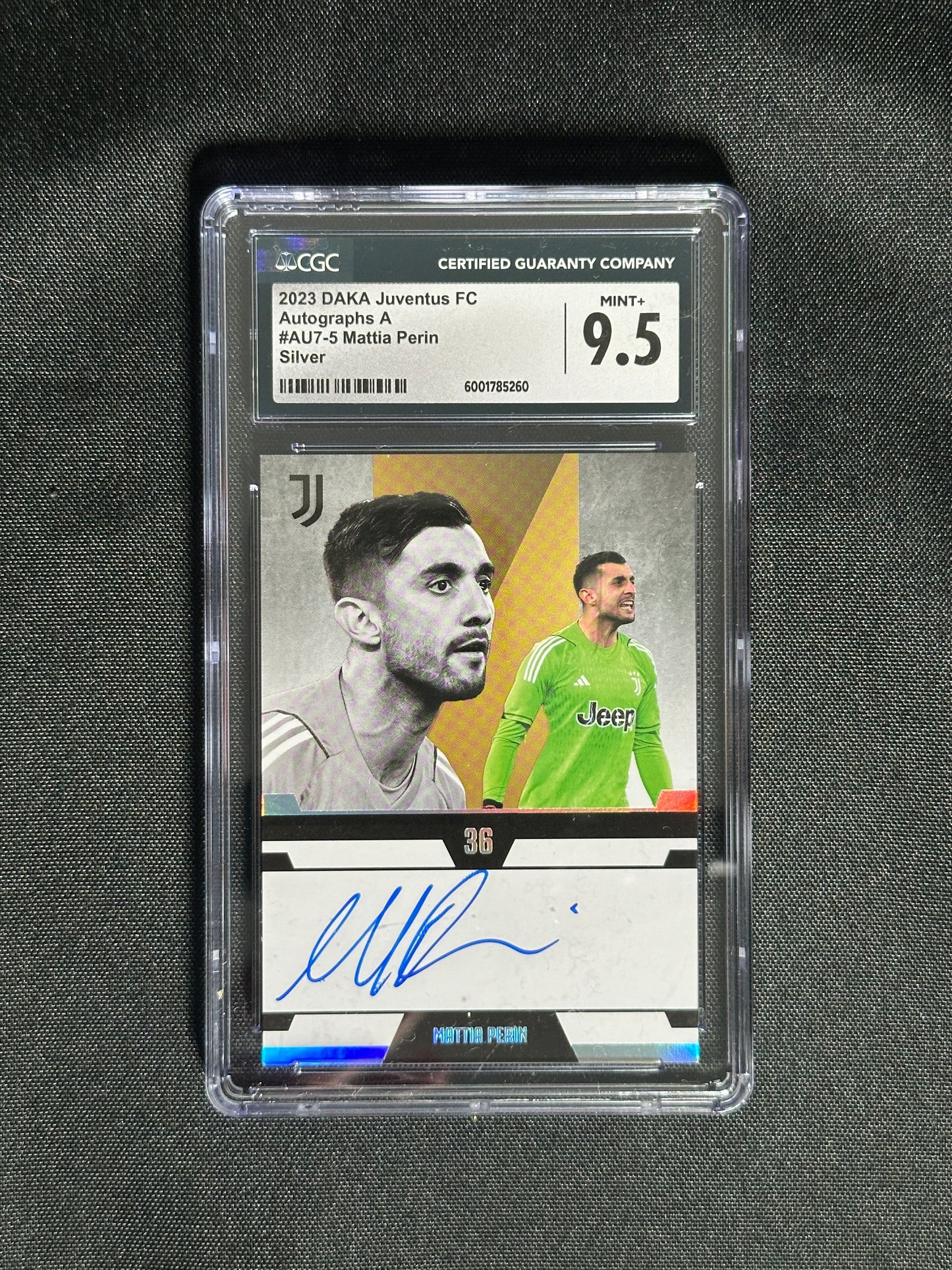 Mattia Perin On-Card Autograph 44/90 - DAKA Juventus 2023