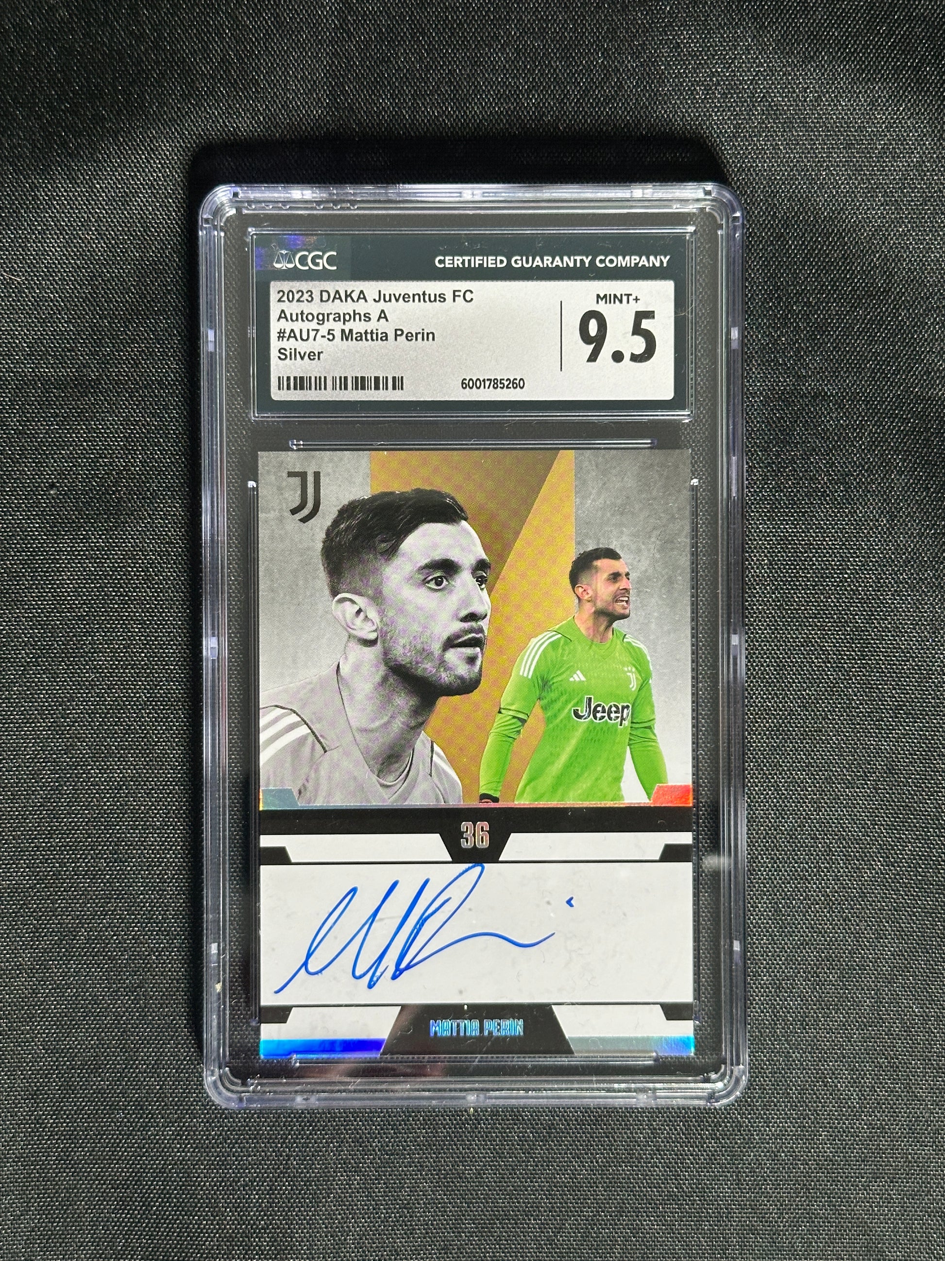 Mattia Perin On-Card Autograph 44/90 - DAKA Juventus 2023