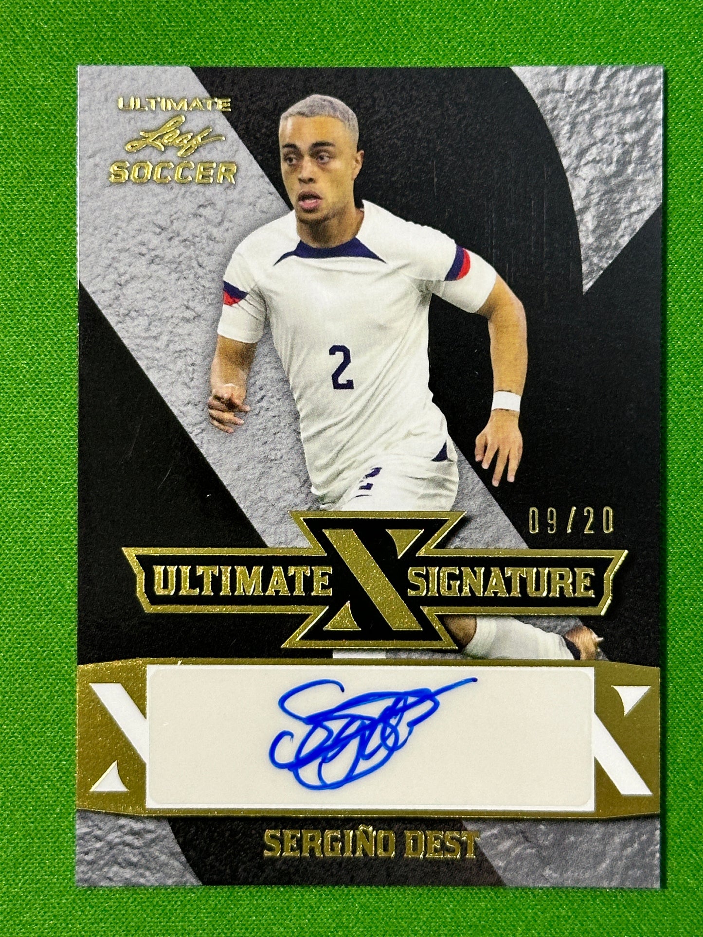Sergino-Dest-Autograph-09-20-Leaf-Ultimate-Soccer-20222