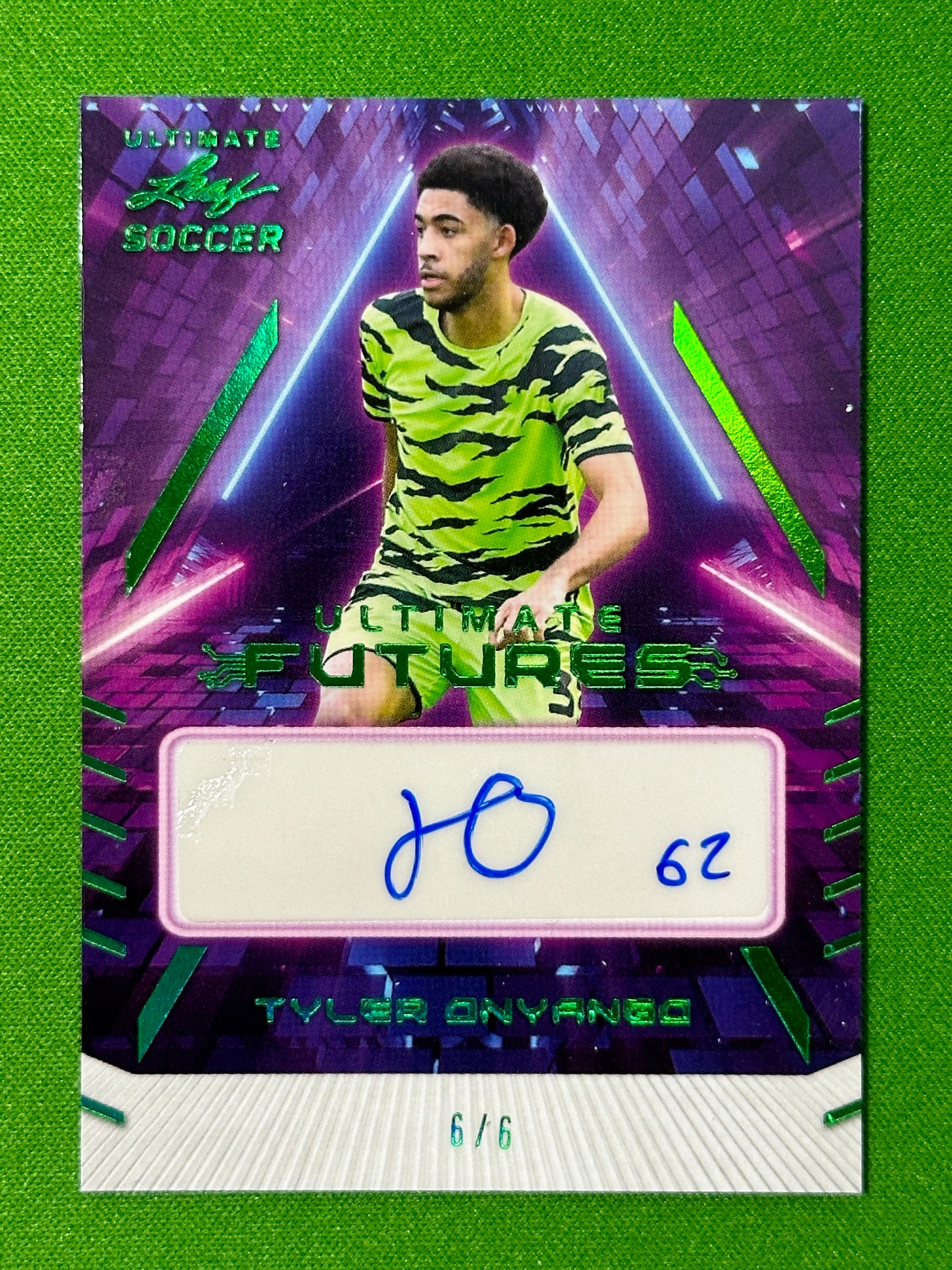 Tyler-Onyango-Autograph-6-6-Leaf-Ultimate-Soccer-20222