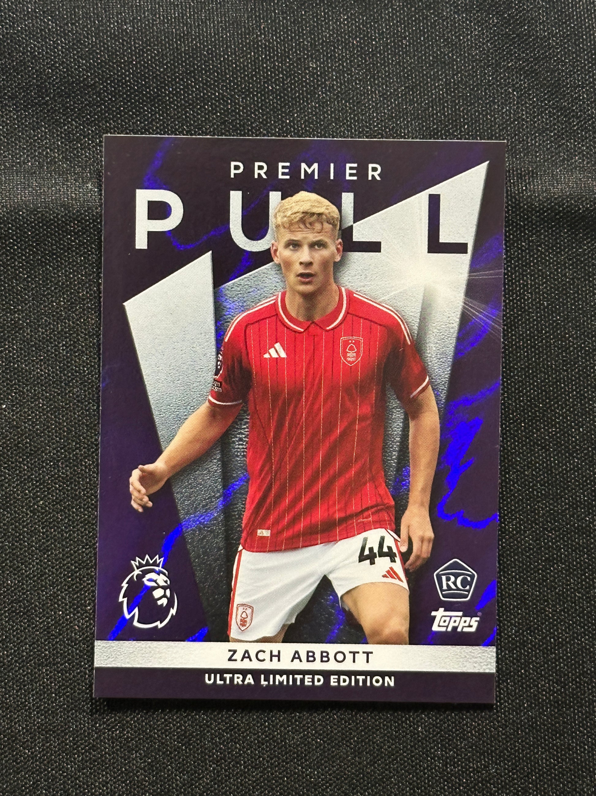 Zach Abbott Premier Pull Base - Topps Premier League 2026