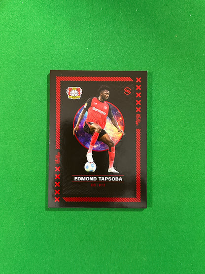 Edmond Tapsoba Numbered Parallel 12/27 - Ultimate Dropz Bayer 04 Leverkusen Supernova 2024 - front