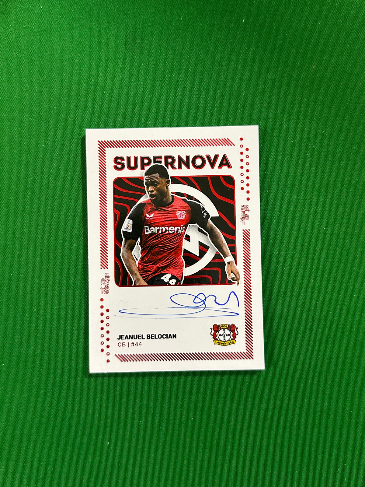 Jeanuël Belocian On-card Autograph 07/10 - Ultimate Dropz Bayer 04 Leverkusen Supernova 2024 - front