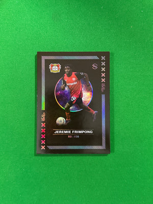 Jeremie Frimpong การ์ดพาราเลลแบบมีหมายเลข 13/99 - Ultimate Dropz Bayer 04 Leverkusen Supernova 2024 - ด้านหน้า