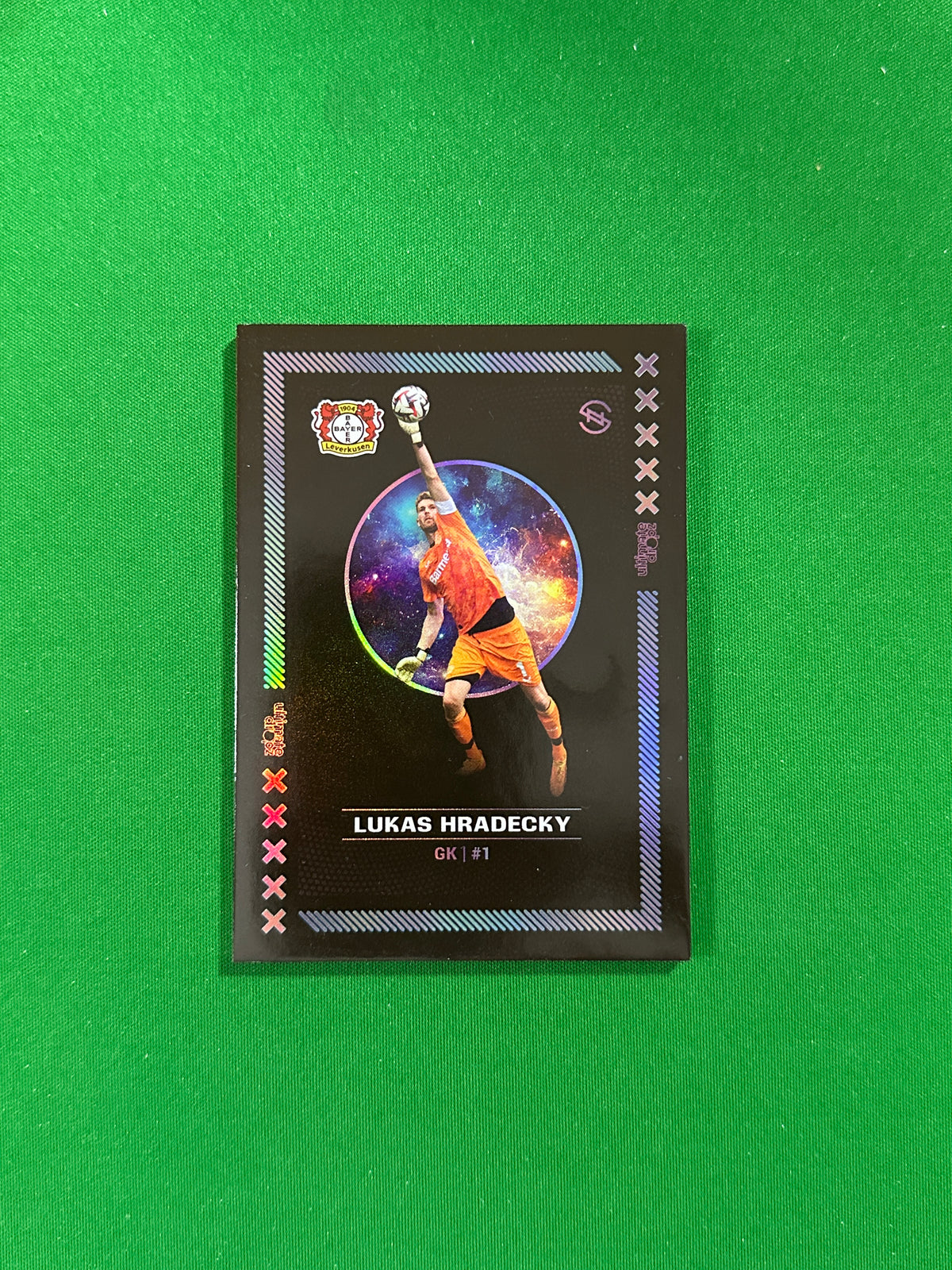 Lukas Hradecky Numbered Parallel 76/99 - Ultimate Dropz Bayer 04 Leverkusen Supernova 2024 - front