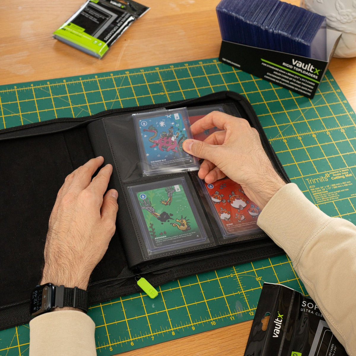 Vault X 4-Pocket Toploader Compatible Zip Binder details