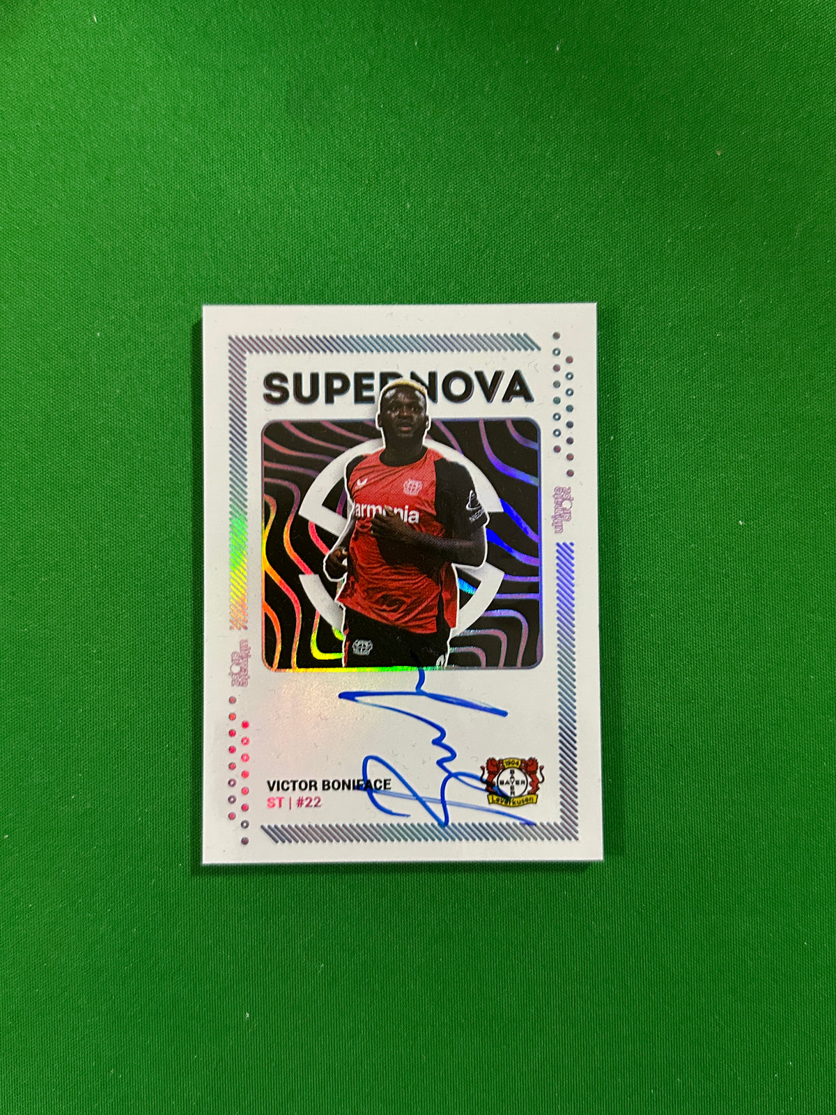 Victor Boniface On-card Autograph 24/26 - Ultimate Dropz Bayer 04 Leverkusen Supernova 2024 - front